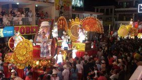 Desfile nocturno del Martes de Carnaval en Las Tablas