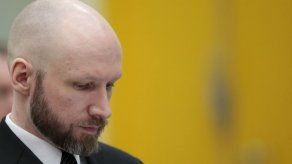 Noruega: Asesino en masa dice que aislamiento lo radicalizó
