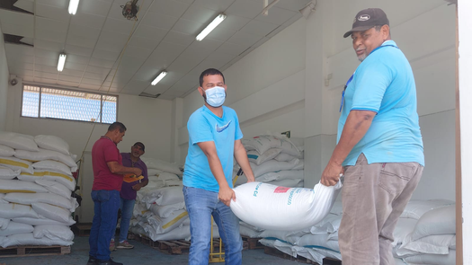 MIDA entrega fertilizantes para escuelas en Herrera.&nbsp;