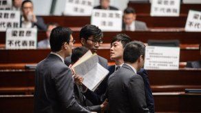 El Parlamento de Hong Kong vuelve a vivir escenas de caos
