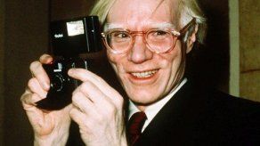 Transmiten por internet tumba de Andy Warhol