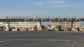 Llegan a Venezuela 12 tripulantes de avión venezolano retenido en Argentina