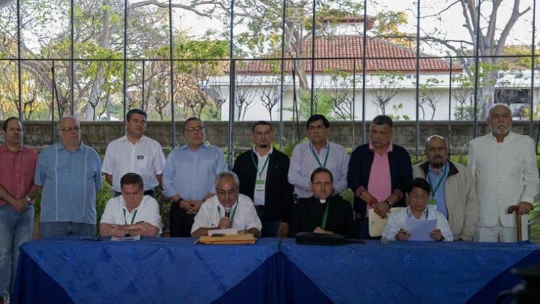 Oposición vuelve al diálogo en Nicaragua tras compromiso del gobierno de liberar presos