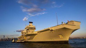 La nave más grande de la marina británica visita Nueva York