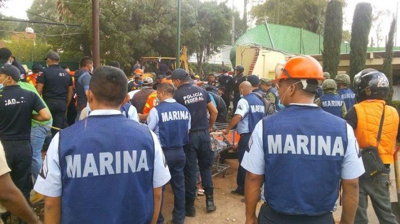 Afirman que no hay niña en escombros de escuela