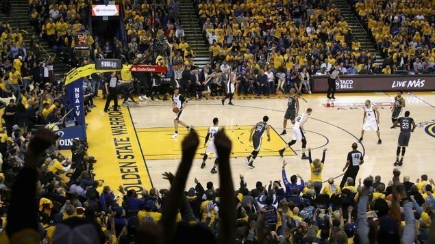 Warriors derrotan a Spurs y ponen serie de playoffs en el Oeste 2-0 a su favor