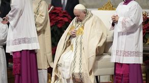 El rito será sencillo, según indicó el Vaticano, para cumplir los deseos del papa. El rito será sencillo, según indicó el Vaticano, para cumplir los deseos del papa.
