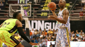 Michael Hicks se luce en la Serie Final en Venezuela