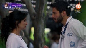 Carlos Pérez le expresa sus sentimientos a María Clara que también le dice lo que siente.