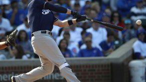 Cerveceros barren a Cachorros y se les acercan