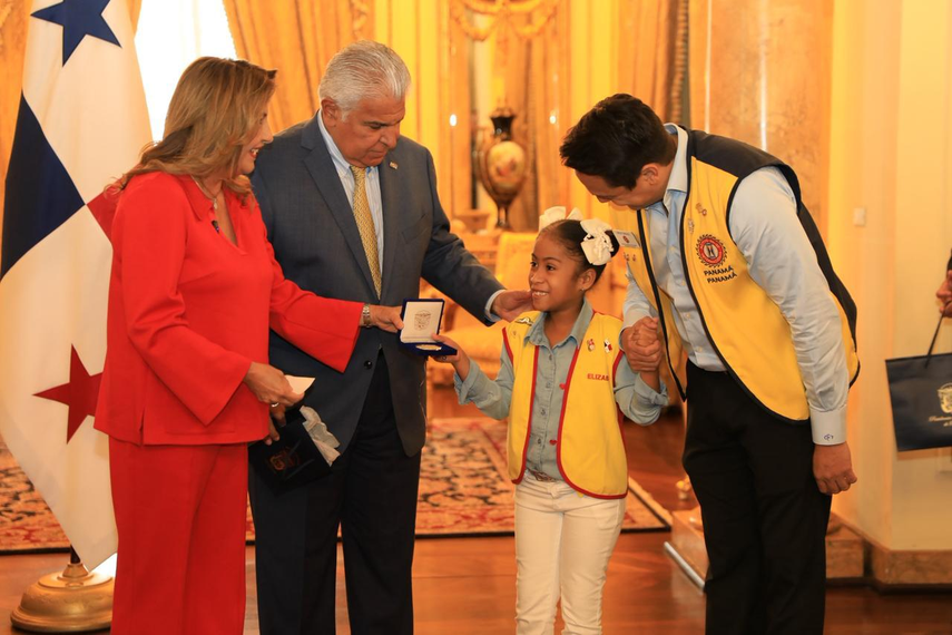 Presidente Mulino recibe a la Embajadora Estrella 2025 de la Teletón