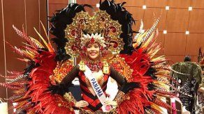Betzaida Rodríguez luce el traje nacional en el Miss International