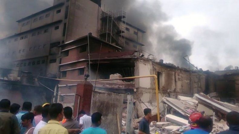 Explosión e incendio en fábrica de Bangladesh: 23 muertos