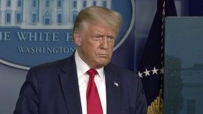 Trump envía mensajes contradictorios sobre la pandemia y se presenta como una víctima