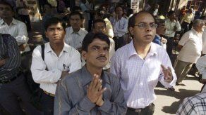 Wall Street repunta mientras que precios del crudo bajan