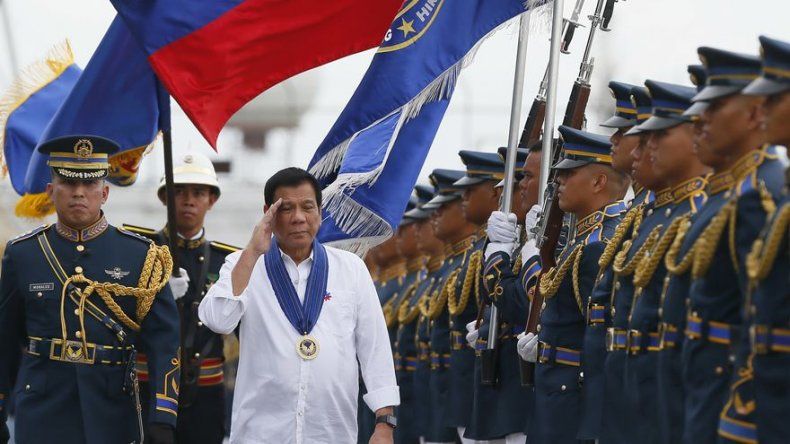 Testigo dice que presidente de Filipinas ordenó asesinatos
