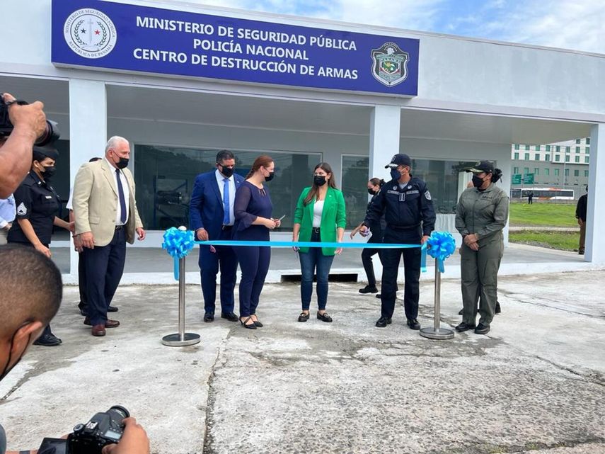 Acto de inauguración del Centro de Destrucción de Armas en la sede de Ancón de la Policia.
