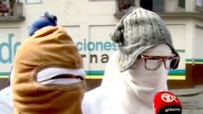 Institutores enmascarados protestan por mal estado del plantel