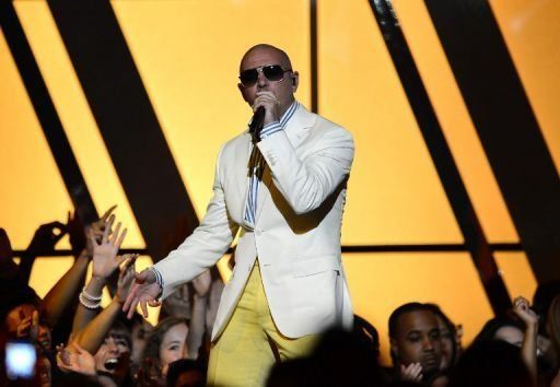 Pitbull da vida a una rana en Epic