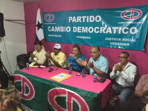 Camacho exhorta a las bases del CD a fortalecer su papel opositor
