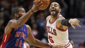 Boozer guía a Bulls sobre Pistons; Knicks cobran venganza