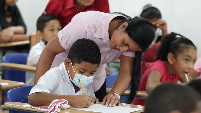 Los docentes interesados deben cumplir con su postulación en línea