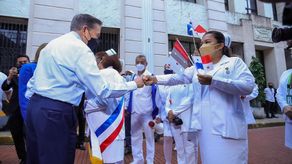 Las enfermeras salieron desde la sede de la ANEP hacia la Presidencia.