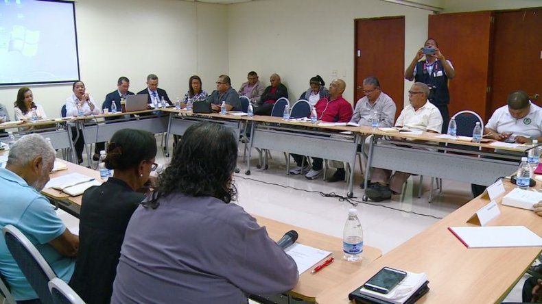 Meduca se reúne con gremios magisteriales en la Defensoría del Pueblo