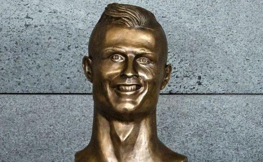 Estatua de Cristiano Ronaldo en el Aeropuerto de Madeira en Portugal.