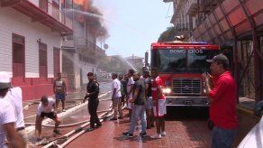 ATTT abre proceso a taxista que obstaculizó labor de extinción de los bomberos ATTT abre proceso a taxista que obstaculizó labor de extinción de los bomberos