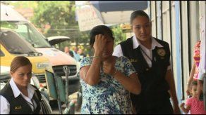 Trasladan al IMELCF a mujer acusada de asesinar a pareja con paraguas