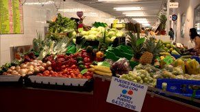 Consumidores se preparan para comprar los principales productos de la canasta navideña