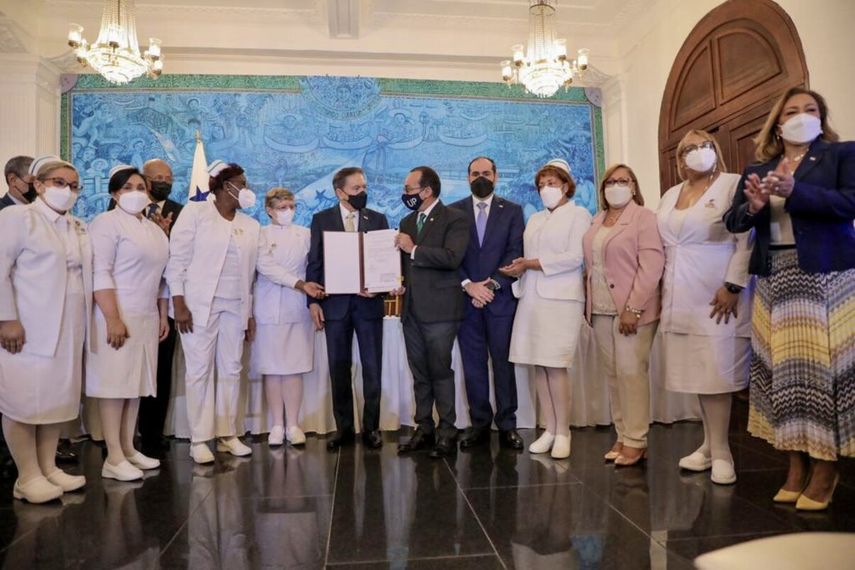 Presidente Cortizo junto a rector de la Universidad de Panamá