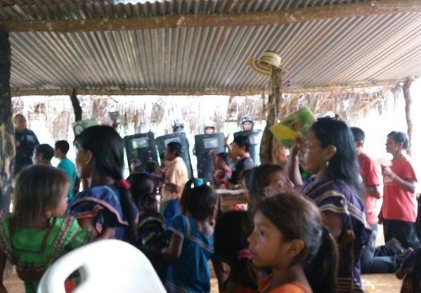 Indígenas son desalojados de campamento en Barro Blanco