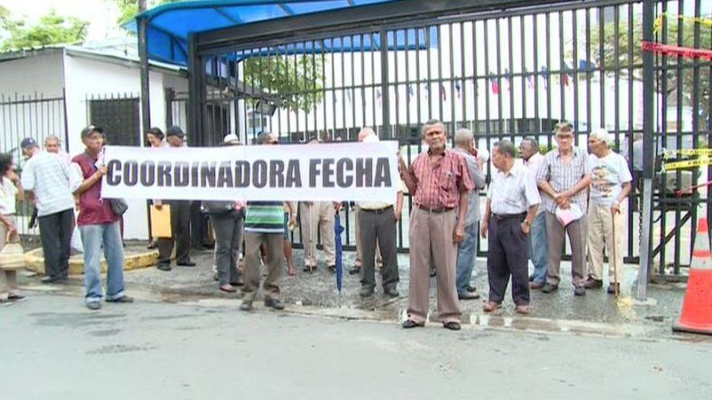 Tras iniciadas las sesiones extraordinarias, se registran protestas afuera de la Asamblea