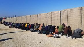 Un residente cerca de la prisión relató que aviones de coalición liderada por Estados Unidos sobrevolaron la prisión, rompiendo la barrera del sonido