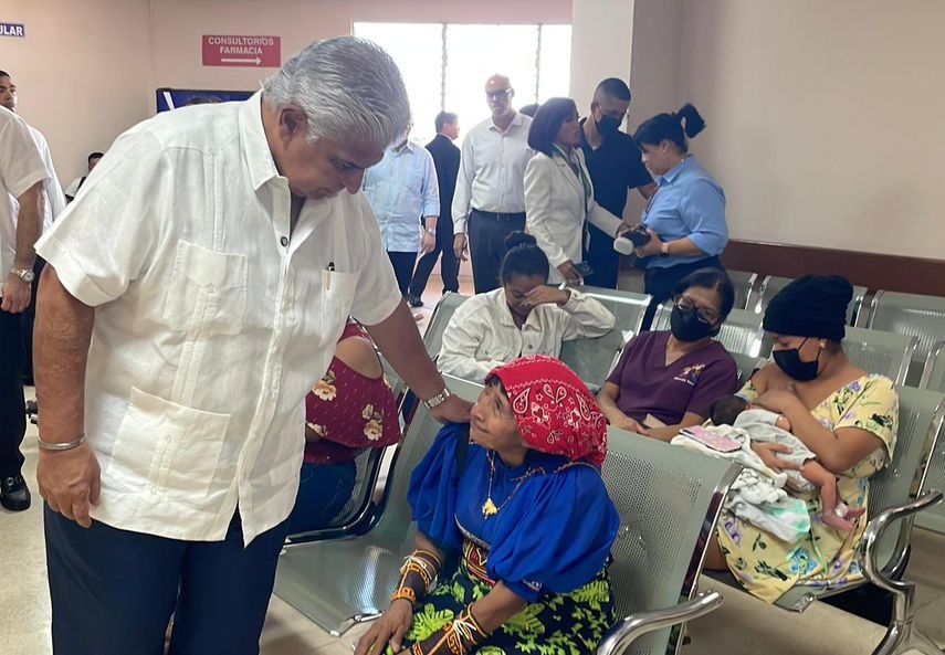 El presidente José Raúl Mulino visita el Hospital Nicolás Solano.