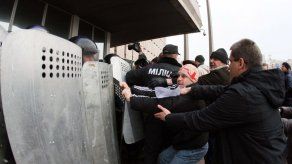 Doce heridos en Ucrania en asalto de manifestantes prorrusos al gobierno de Donetsk