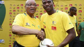 Blatter se acuerda de los Bafana Bafana tras la muerte de su capitán Meyiwa