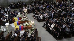 Ecuador da el último adiós a periodistas de El Comercio