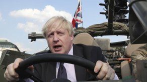 Boris Johnson provoca ira con comentarios sobre la burka