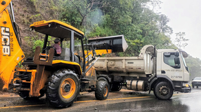 Trabajos del MOP en Los Santos tras las fuertes lluvias registradas.
