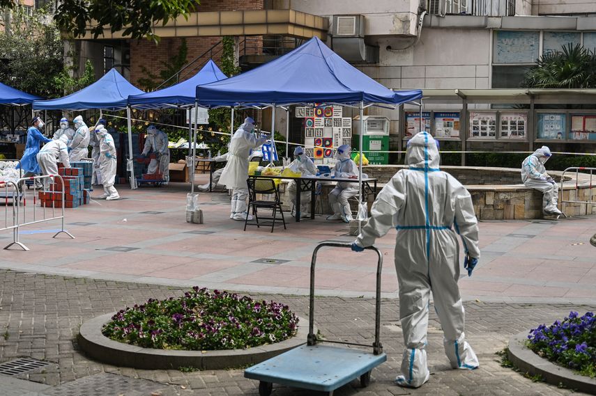 Las autoridades anunciaron que empezarán a permitir gradualmente que los habitantes de las zonas con menos casos abandonen sus domicilios.