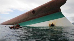 Descubren numerosos cadáveres en ferry hundido