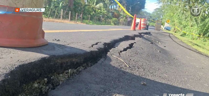 Carretera hacia Mariato presenta deterioro a un año de su entrega