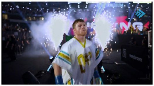 Canelo Álvarez ingresa al ring