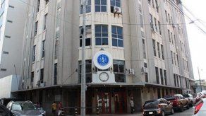 Policlínica Presidente Remón de calle 17 suspende servicios por tubería rota