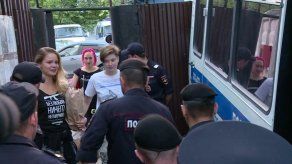 Activistas de Pussy Riot detenidos en Moscú tras cumplir 15 días de arresto