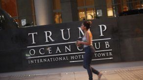 Trump Hotels dice que Fintiklis está incumpliendo acuerdo de no interferir con la gestión del hotel