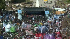 Reclaman control de precios en acto peronista en Argentina